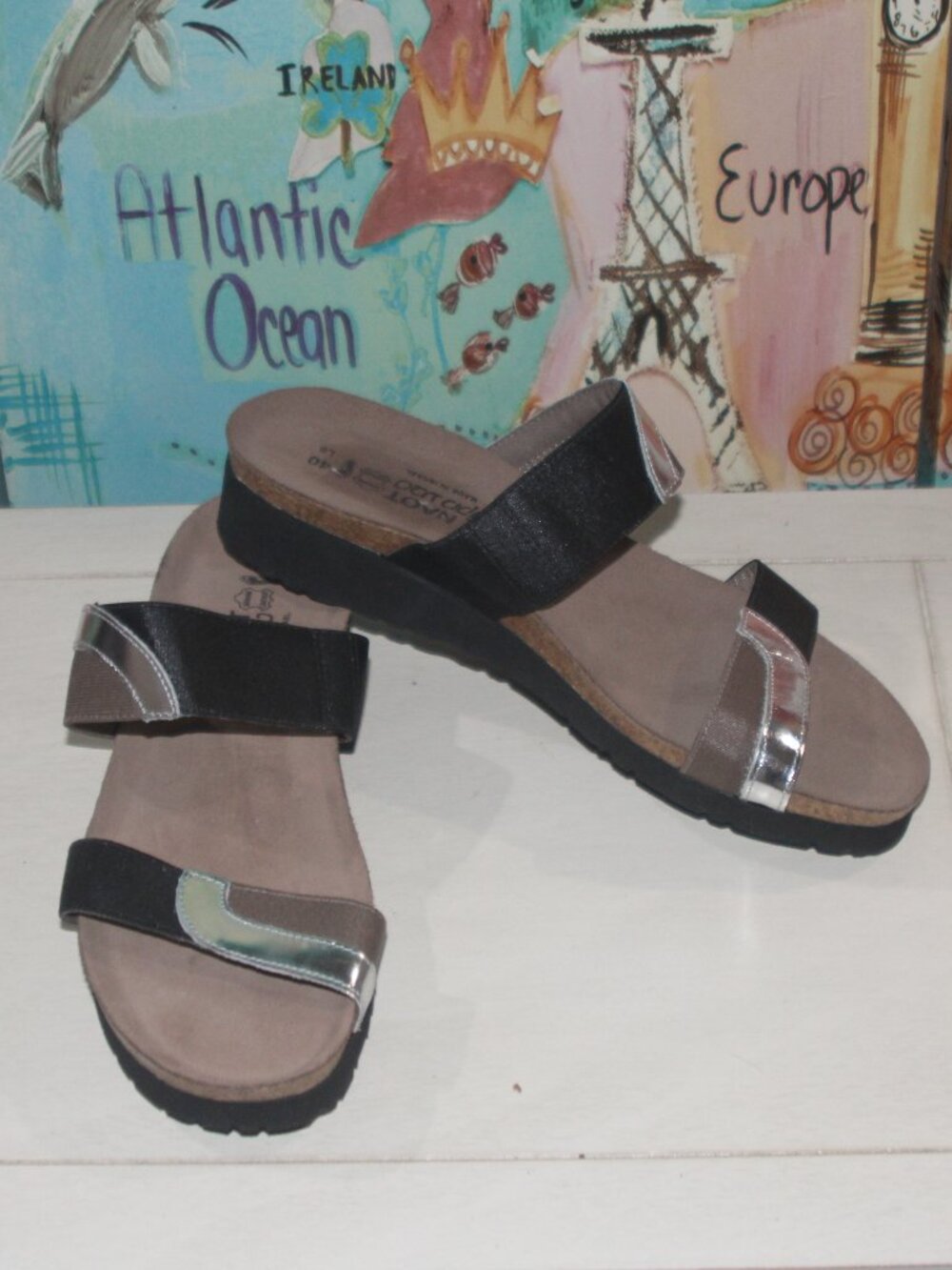 11a LN LADIES NAOT SLIDE/SANDALS - BLACK AND SILVER SIZE 9